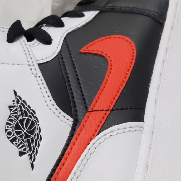 Air Jordan Mid 1 Black/ Chile red-white - Picture 2 of 3